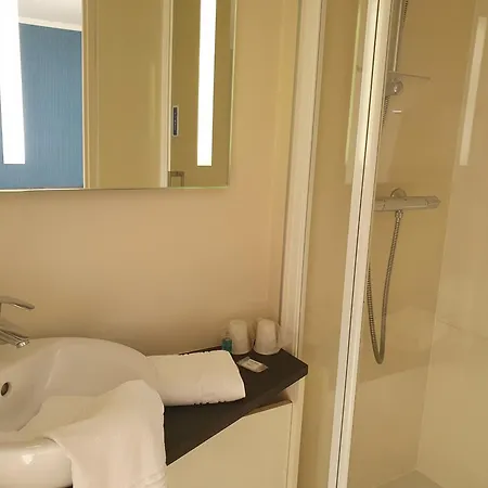 Centre Hotel 2*